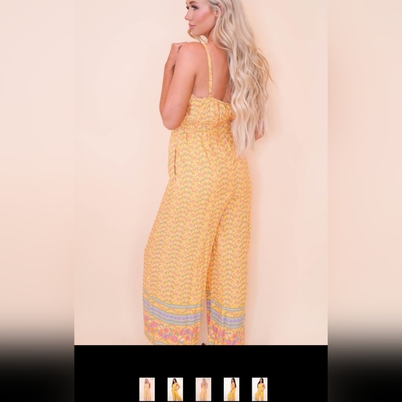 Davi & Dani floral printed sleeveless smocked jumpsuit - Picture 2 of 3